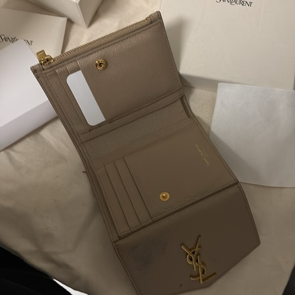 Saint Laurent Beige Card Holder with Gold Logo - Picture 4 of 6